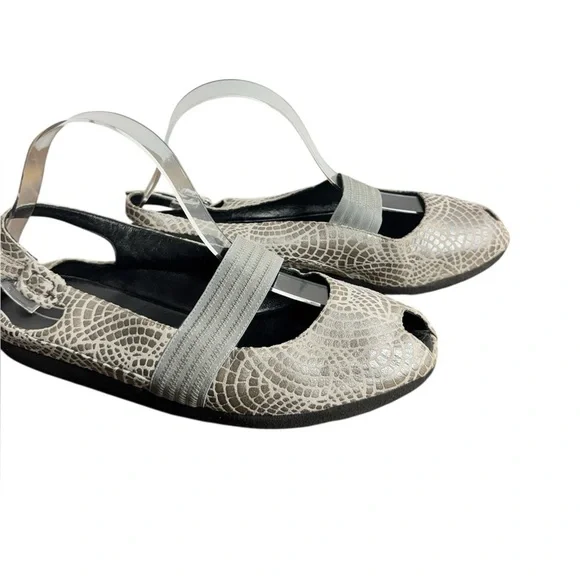 Thierry Rabotin Silver Patterned Peep Toe Flats - Picture 2 of 11